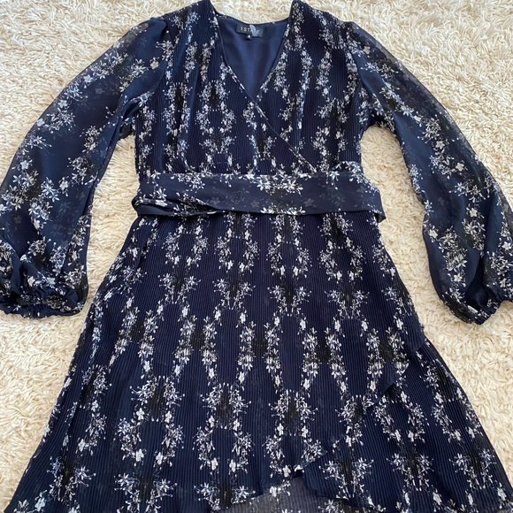 One State Dress - Picture 2 of 3